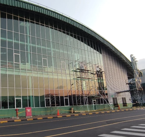 Pemasangan Kaca Film — Fasad Gedung